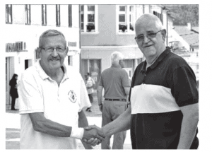 Simbolična primopredaja dužnosti između dosadašnjeg predsjednika Petra Peraice (lijevo ) i novog predsjednika Miroslava Širinića (desno).